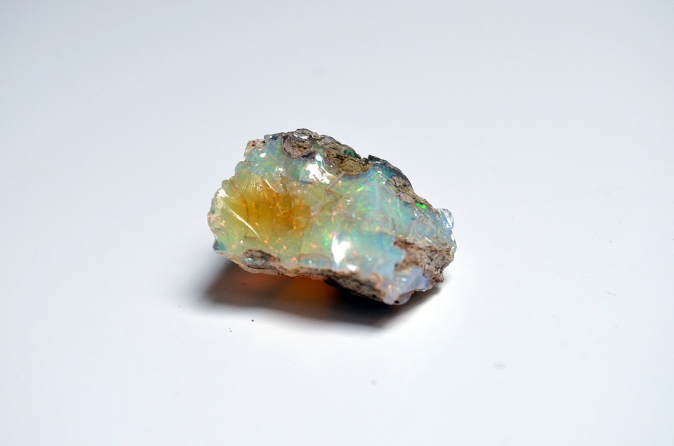 Opale: un arcobaleno di colori per gioielli da sogno