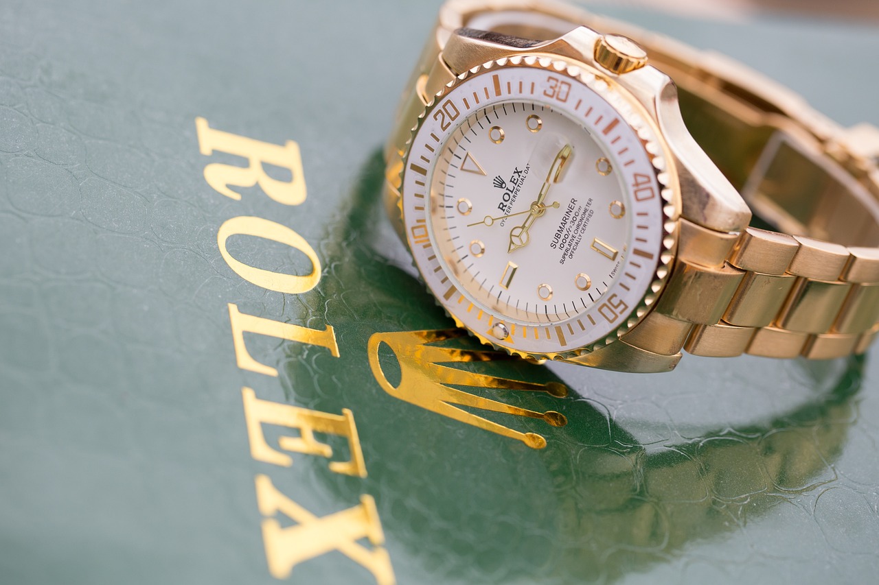 Compro Rolex: gli unici negozi che resistono in centro città